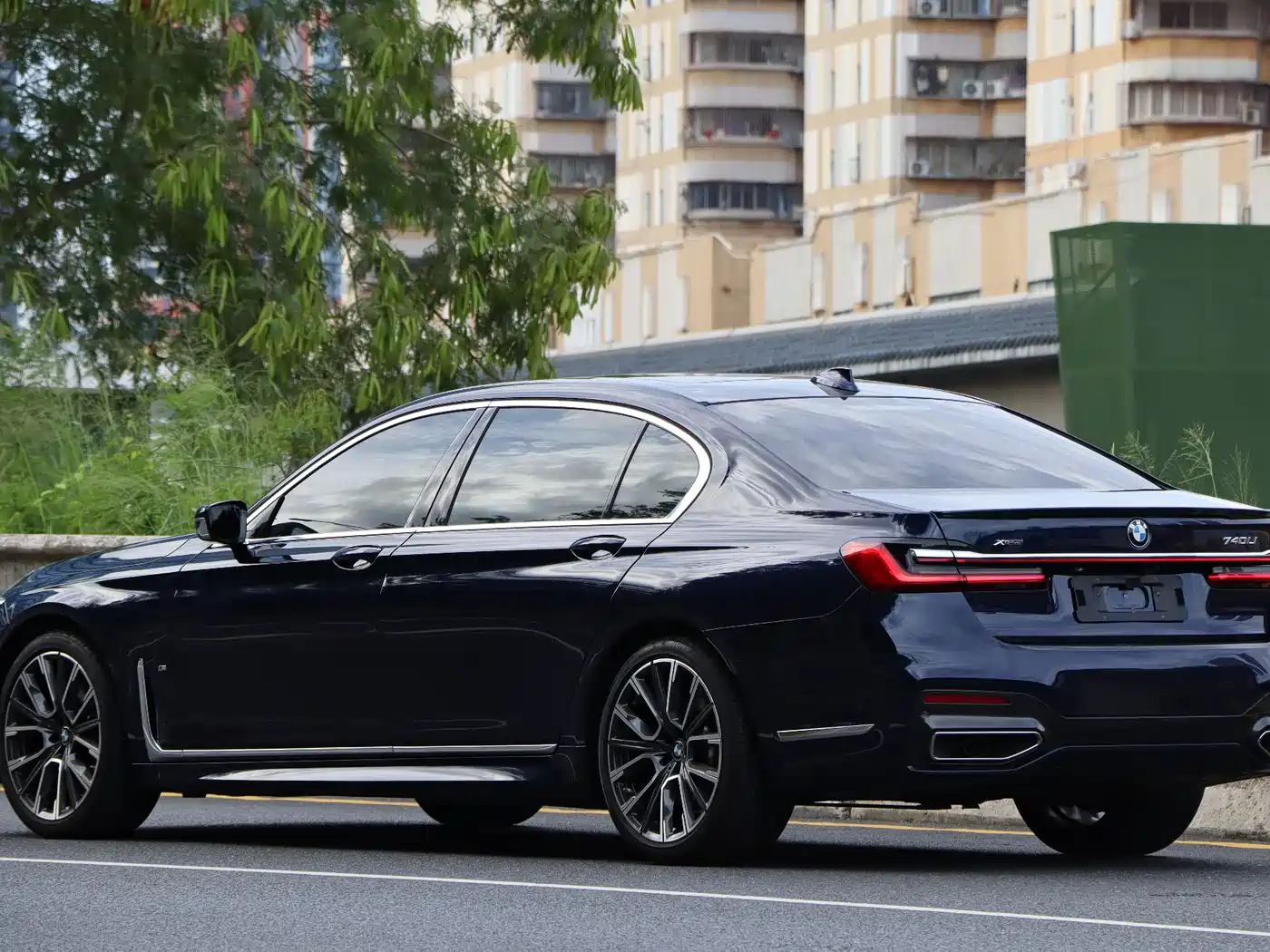 BMW 7 Series 2022 740Li xDrive Executive M Sport Package фото 4