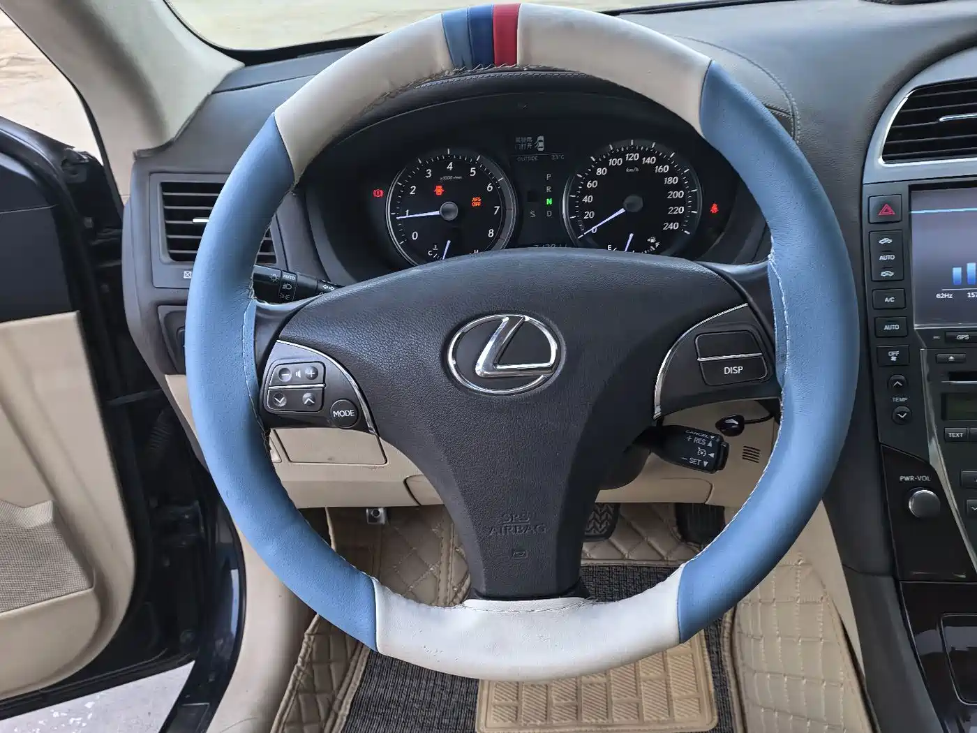 Фото 9 - Lexus ES