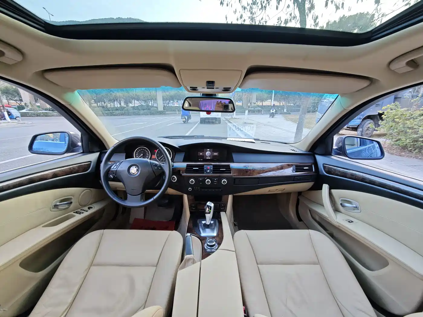 BMW 5 Series 2009 Model 523Li Premium фото 11