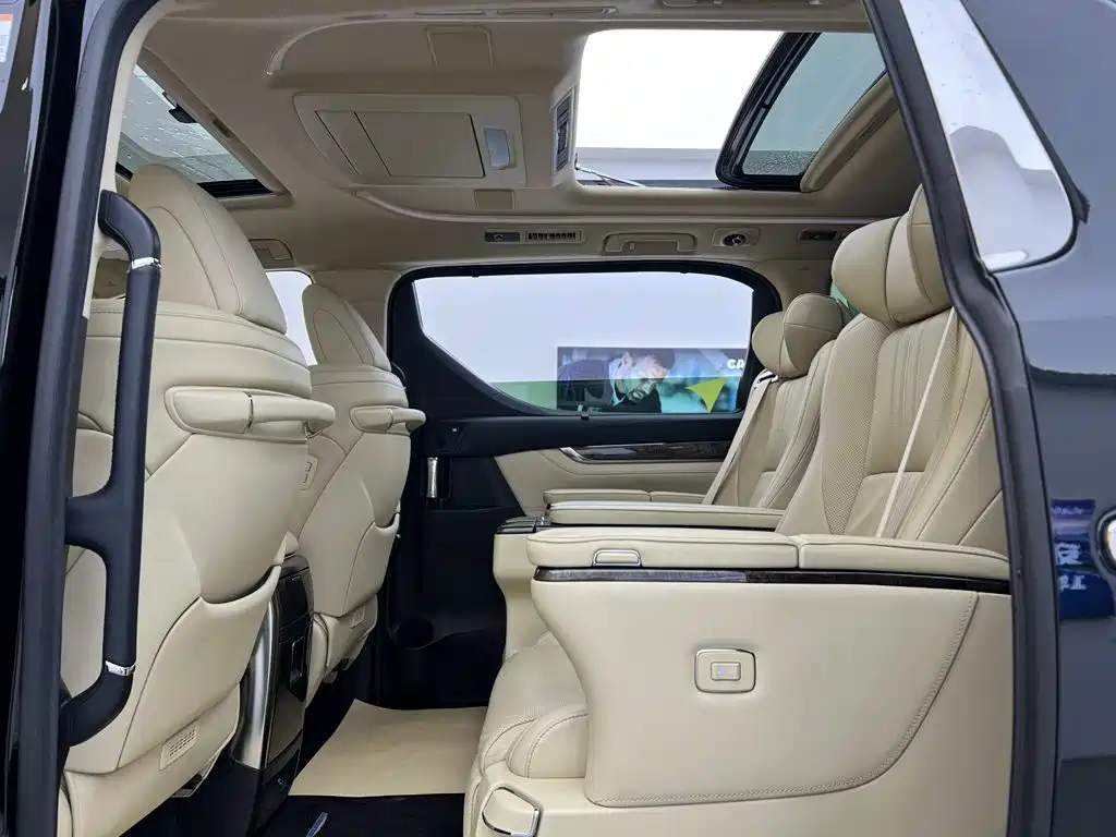 Toyota Vellfire 2022 2021 Crown Hybrid 2.5L HV Premium Edition