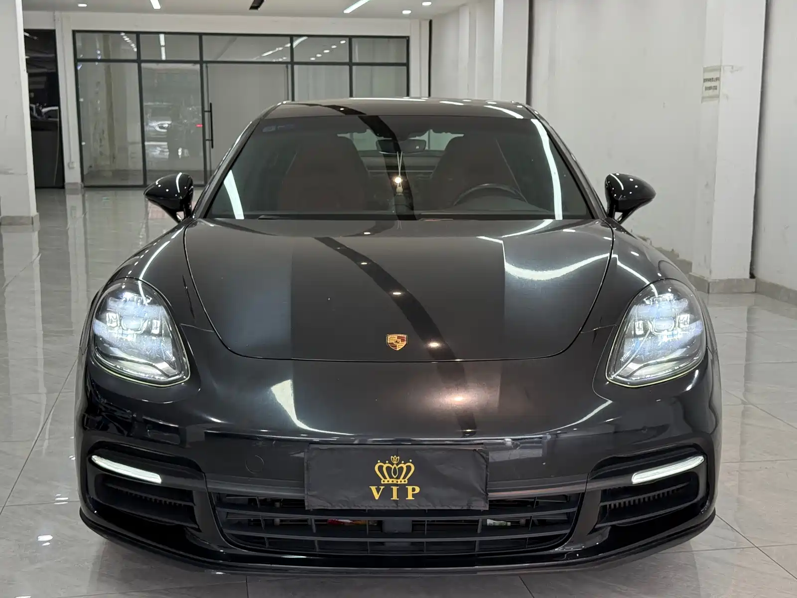 صورة 2 - Porsche Panamera