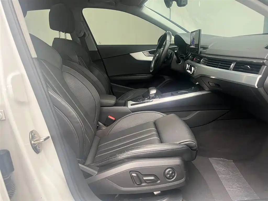 Audi A4L 2022 40 TFSI Fashion Dynamic фото 17