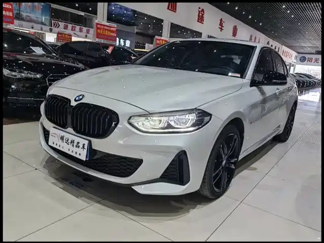BMW 1-SERIES 2023