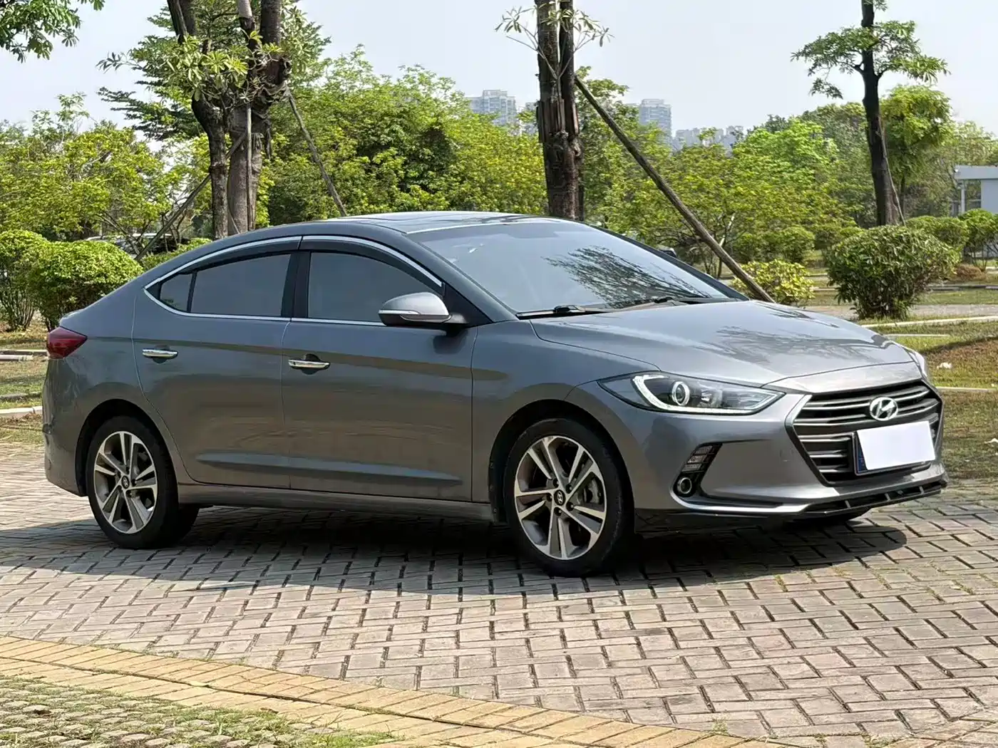 Hyundai Elantra 2018 1.6L Automatic 15th Anniversary Special Edition фото 3