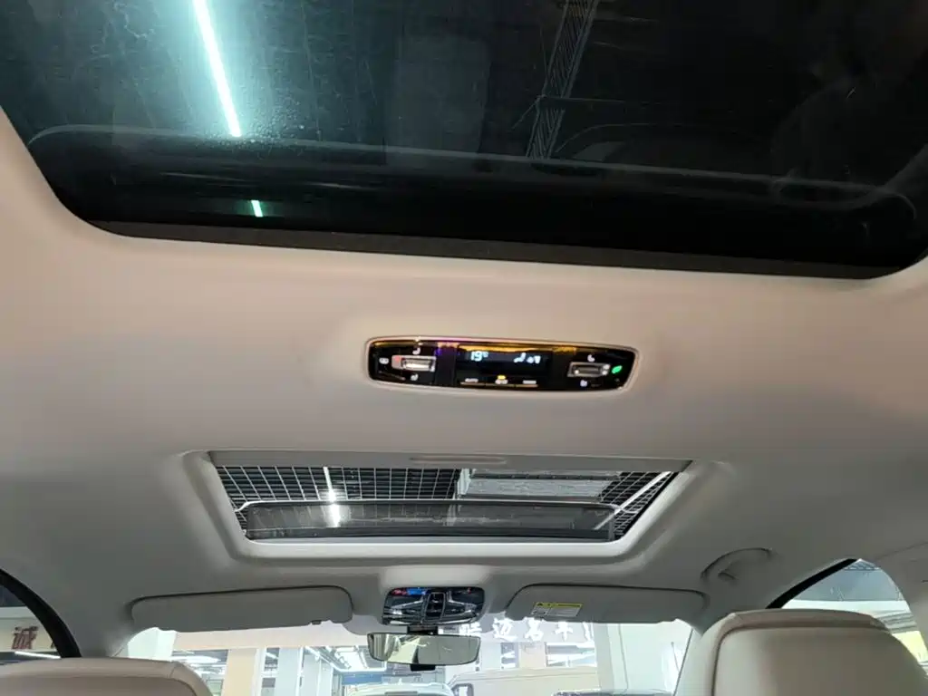 Photo 18 - Roewe iMAX8