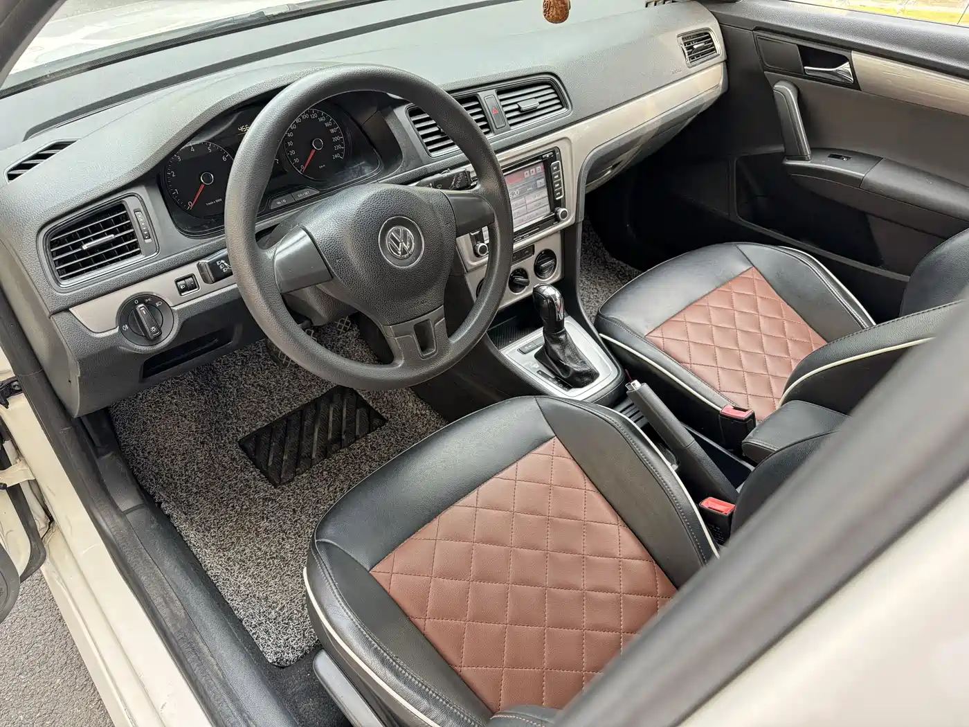 Volkswagen Lavida Tour 2013 1.6L Automatic Trend Style фото 11