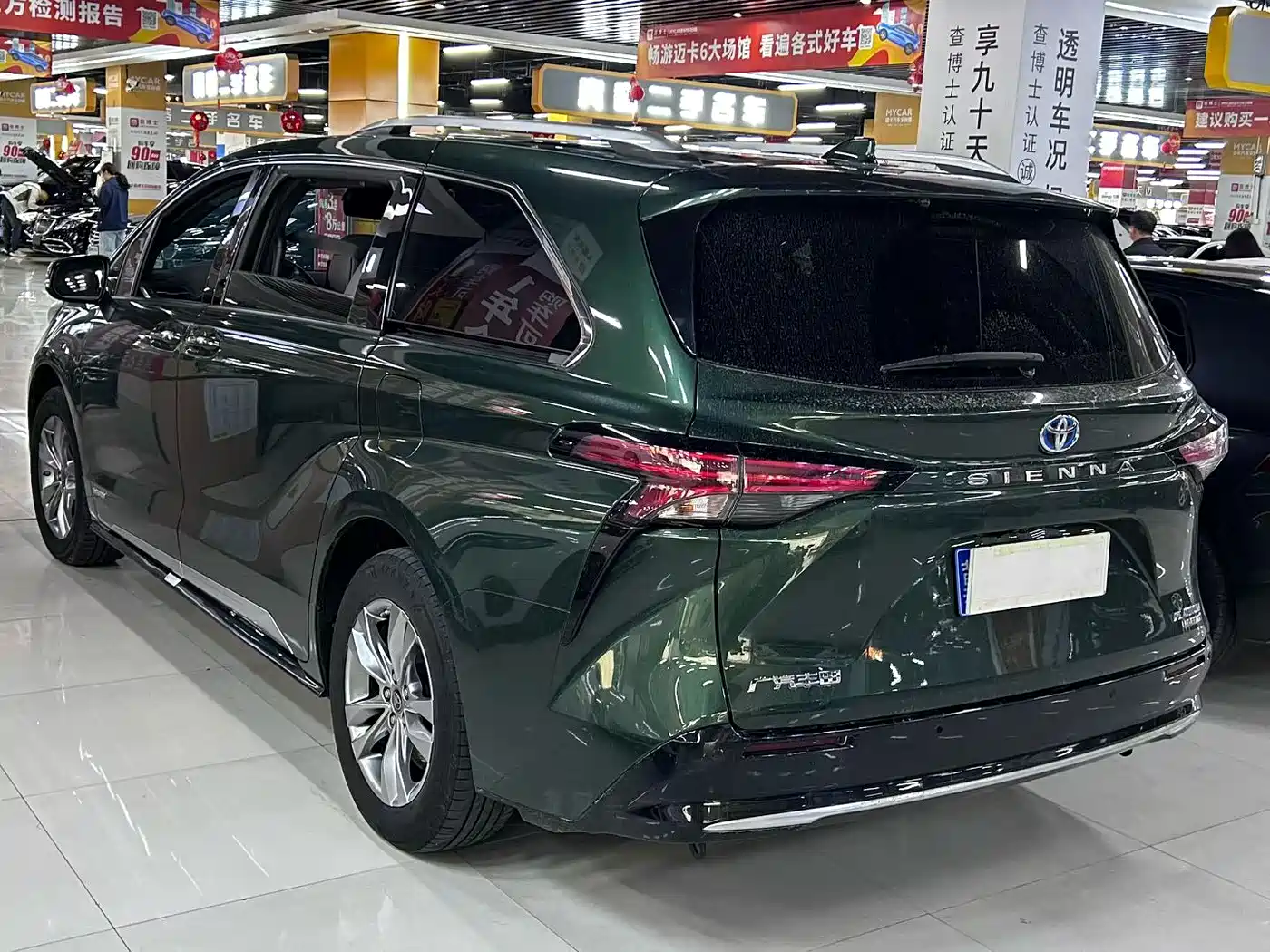 Toyota Sienna 2021 2.5L Hybrid Platinum Edition фото 18