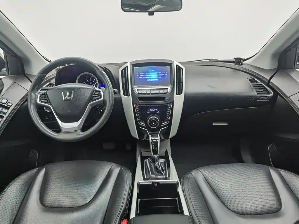Фото 5 - Luxgen U6 SUV
