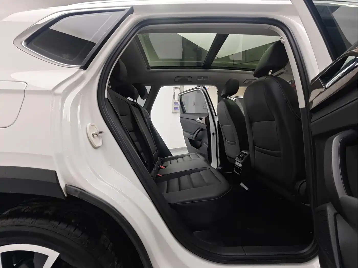 Volkswagen Tharu 2022 280TSI FWD Luxury Edition фото 13
