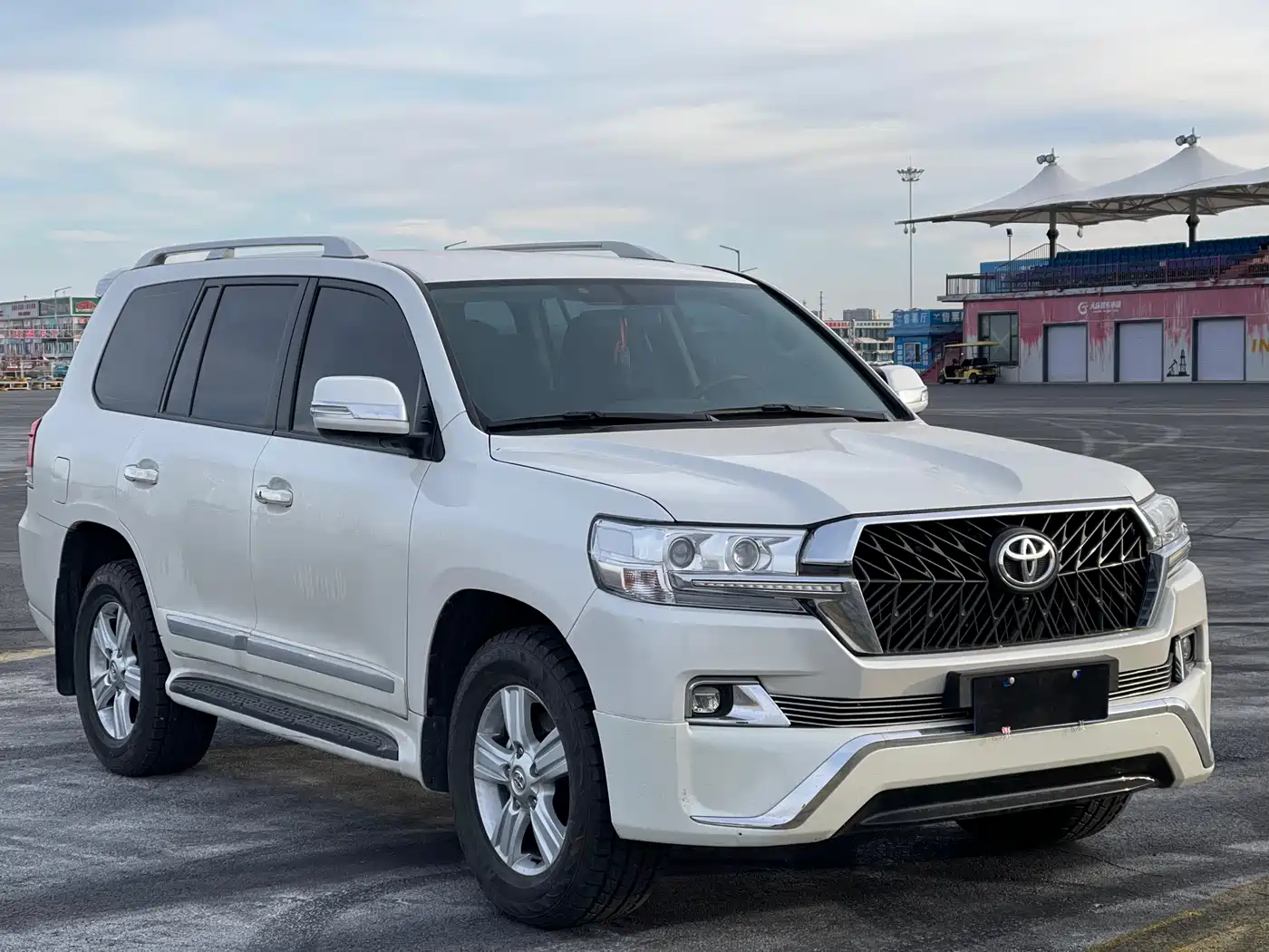 Toyota Land Cruiser (Import) 2015 4.0L V6 Middle East Limited Edition фото 3