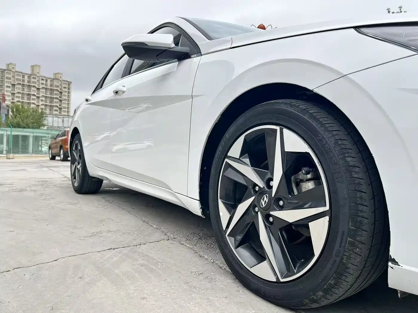 Hyundai Elantra 2021 1.5L CVT LUX Premium Edition фото 14