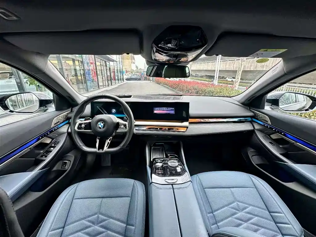 BMW 5 Series 2025 530Li Premium M Sport Package фото 6