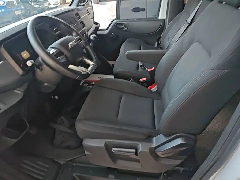 Jiangling JMC Fushun 2025 2025 Model 2.0T 6MT Diesel Medium Wheelbase Medium-High Roof Commercial MPV 7 Seats