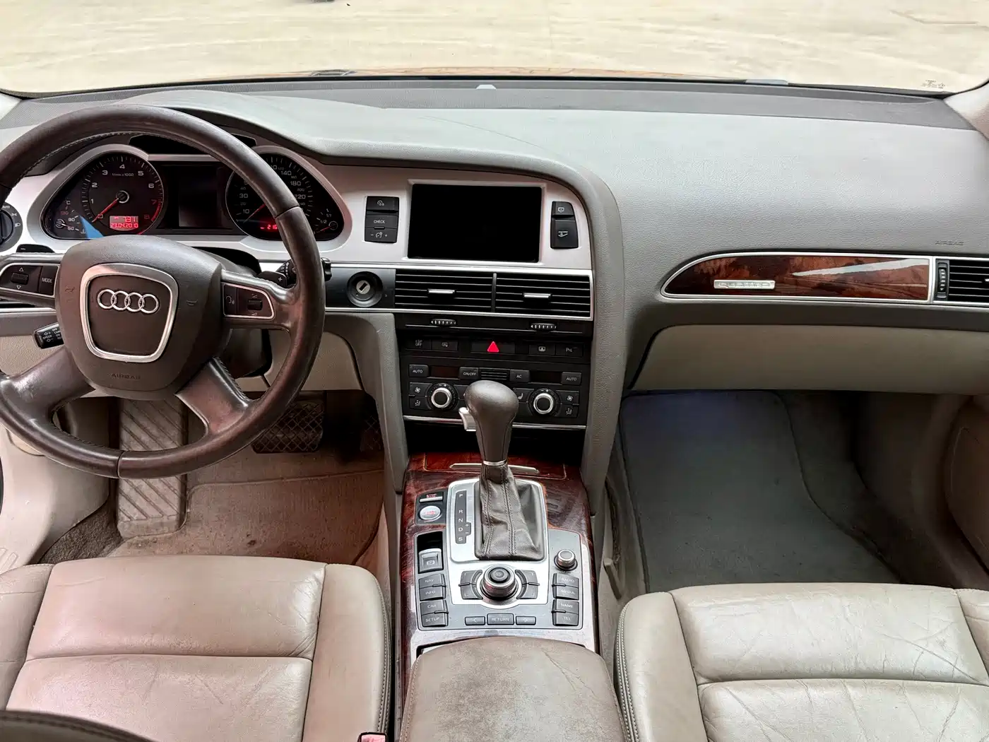 Фото 10 - Audi A6L