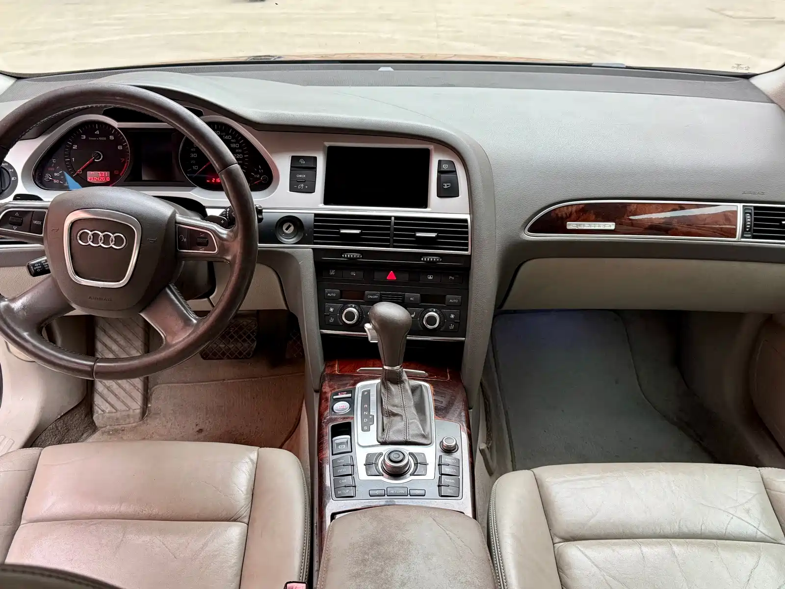 Фото 10 - Audi A6L