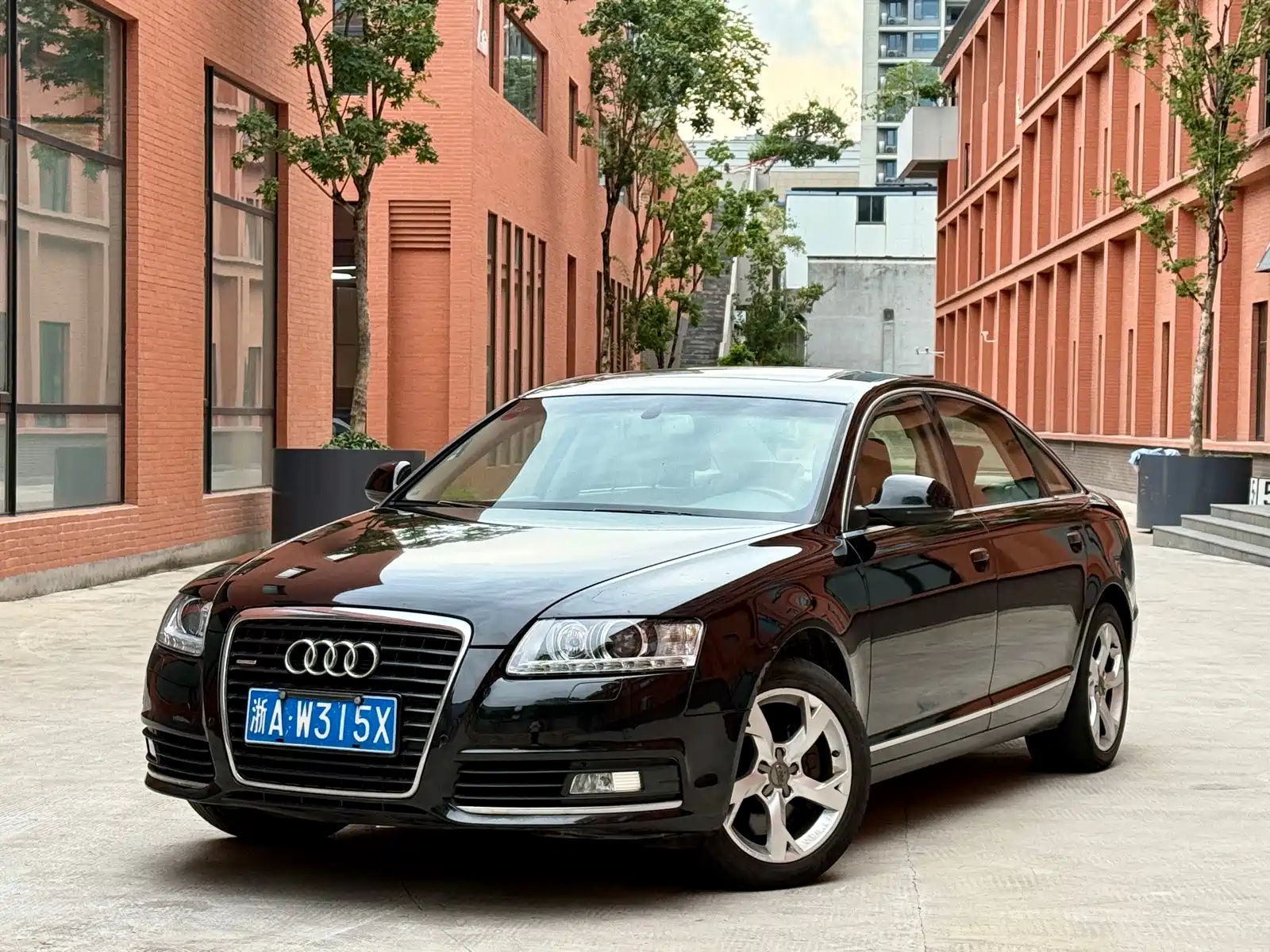 Фото 1 - Audi A6L