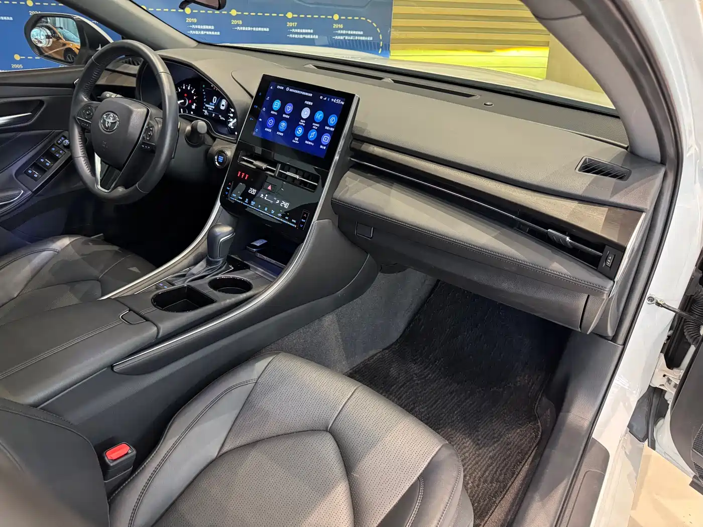 Toyota Avalon 2023 2.5L Luxury Edition фото 21