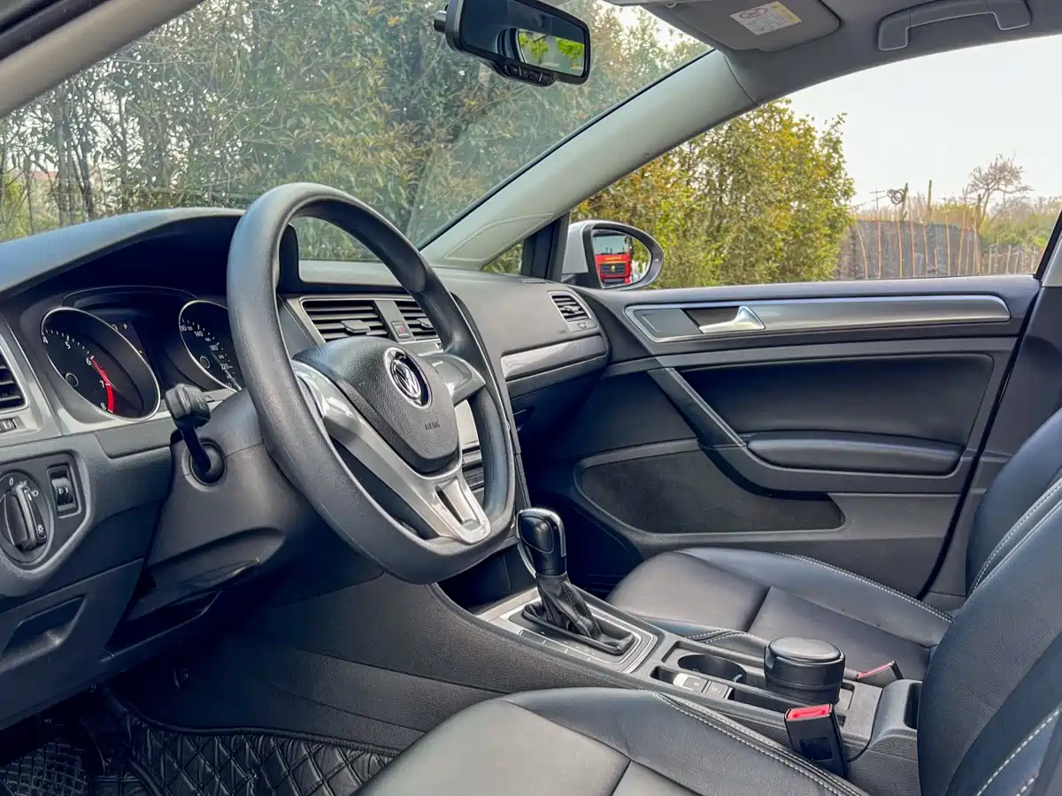 Volkswagen Golf 2016 1.6L Automatic Fashion фото 11