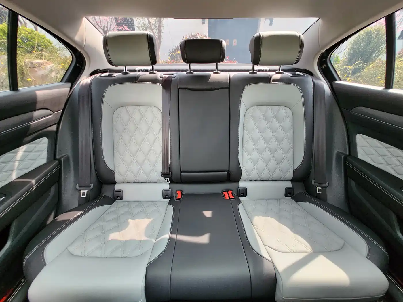 Volkswagen Magotan 2023 Model 2 Million Commemorative Edition 330TSI DSG Luxury фото 11