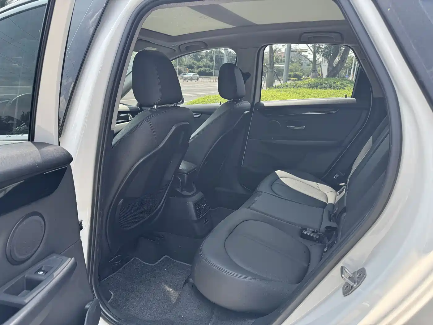 BMW 2 Series Touring 2018 218i Luxury Line фото 8