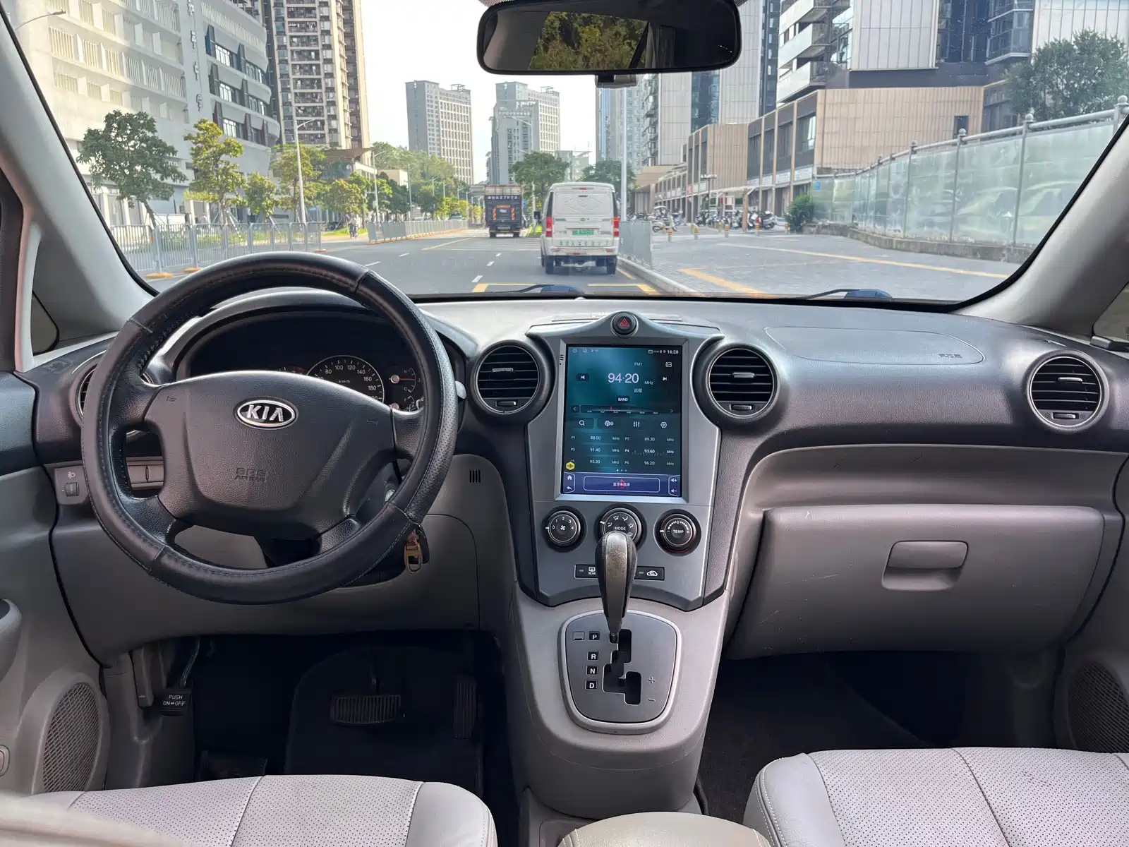 Фото 8 - Kia Carens