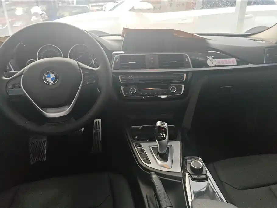 BMW 3 Series 2016 316i Fashion фото 12