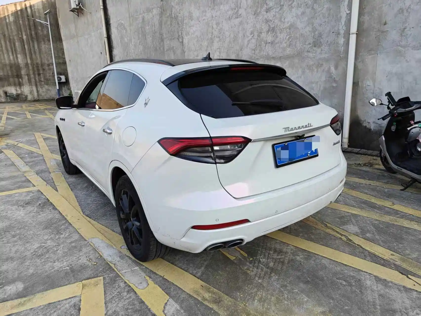 Photo 7 - Maserati Levante