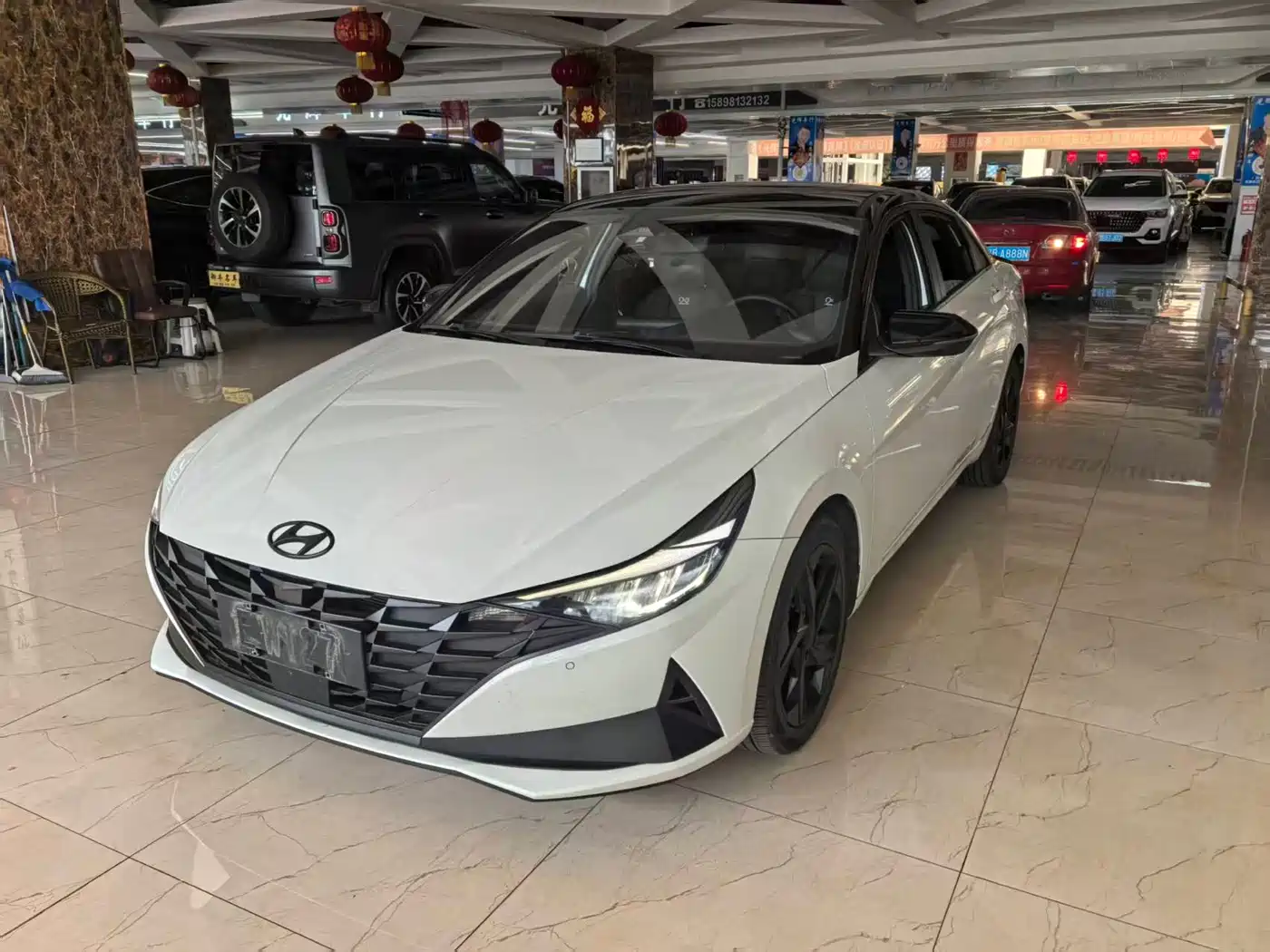 Hyundai Elantra 2022 1.5L CVT 20th Anniversary Edition фото 2