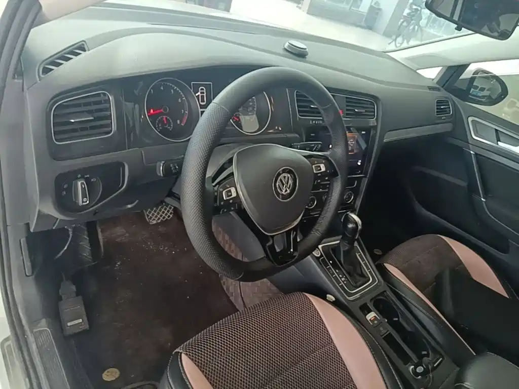 صورة 10 - Volkswagen Golf