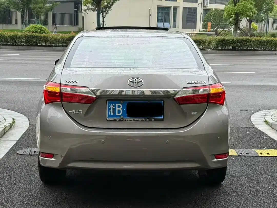 Toyota Corolla 2014 1.6L CVT GL-i Leather Edition фото 5