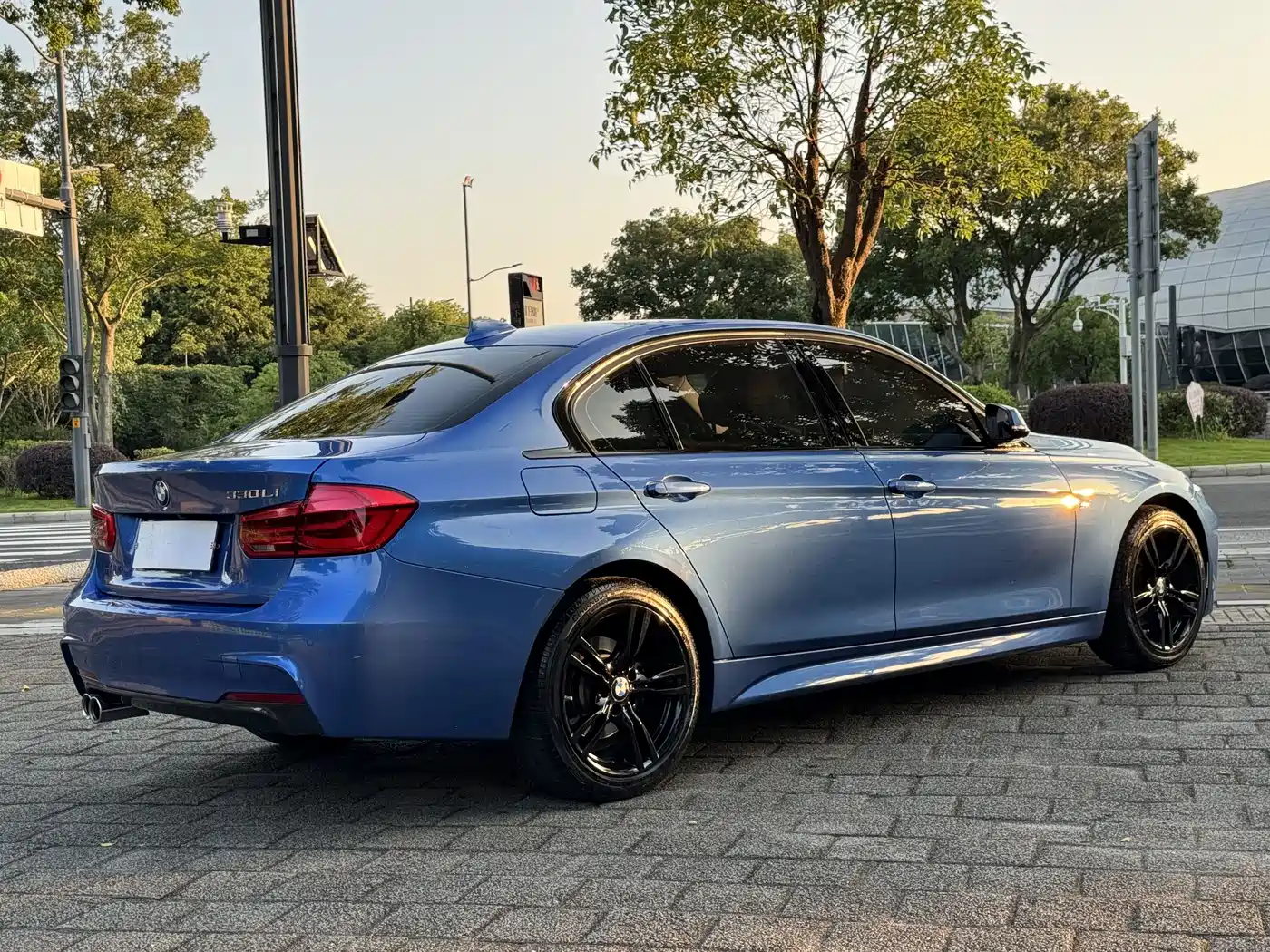BMW 3 Series 2018 320Li Leading M Sport Package фото 4