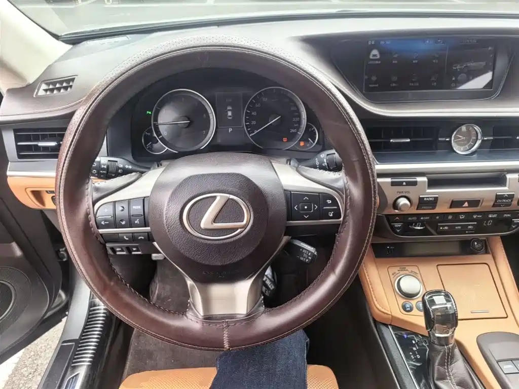 Lexus ES 2015 200 Elite Edition фото 11