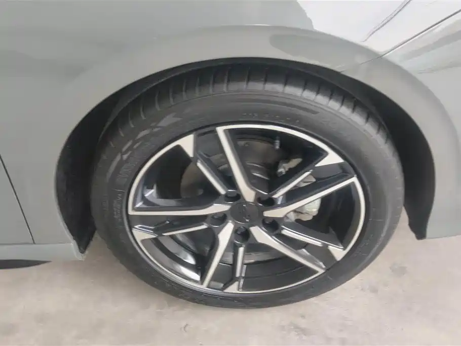 GEELY AUTOMOBILE BINRUI