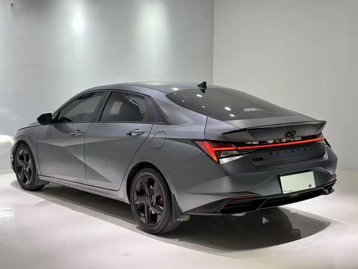 Hyundai Elantra 2022 1.5L CVT 20th Anniversary Edition фото 6