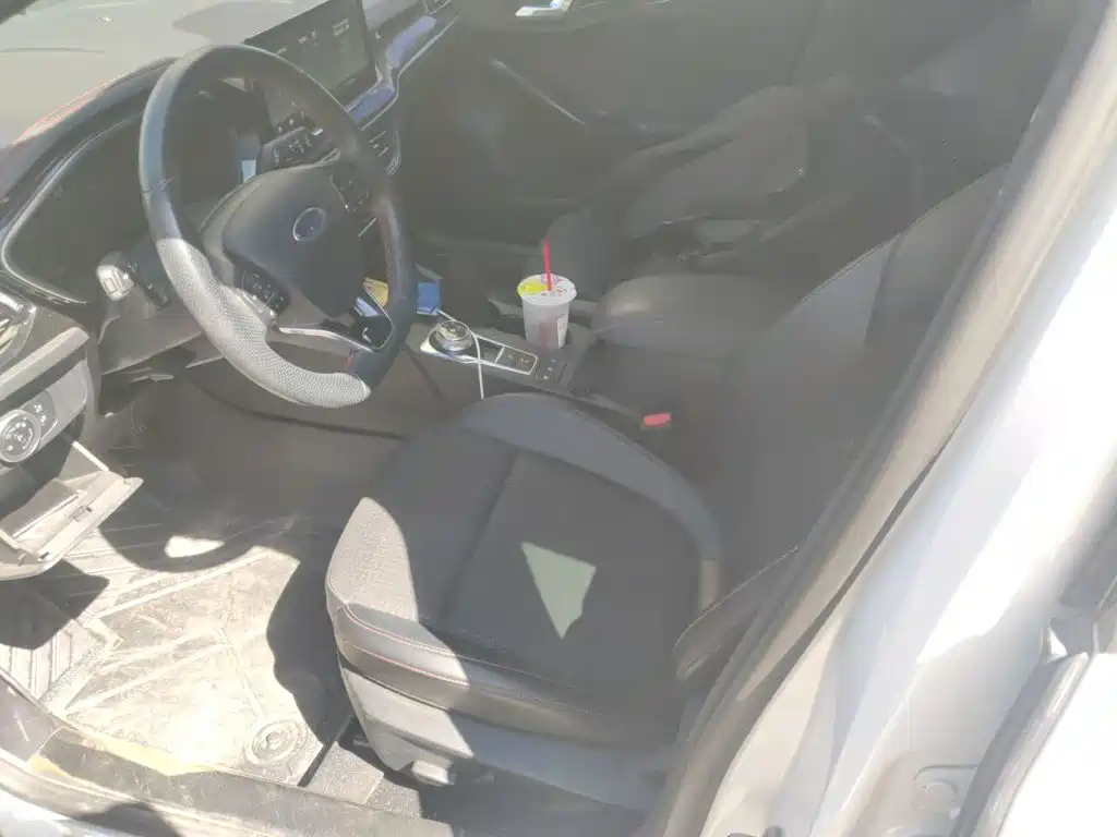 Фото 8 - Ford Focus