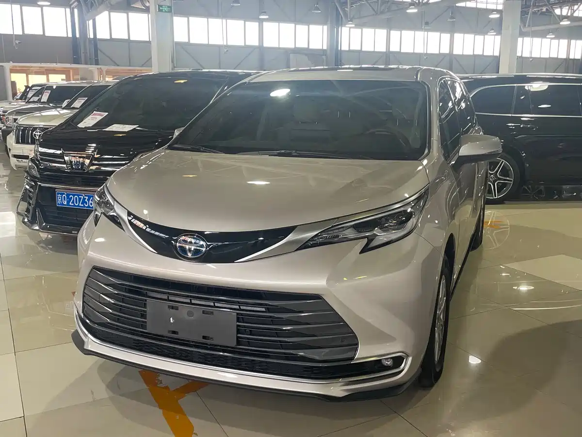 Toyota Sienna 2023 2.5L Hybrid Premium Edition