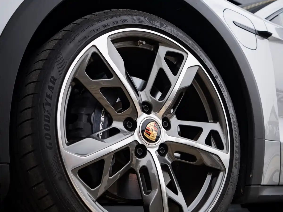 صورة 7 - Porsche Taycan