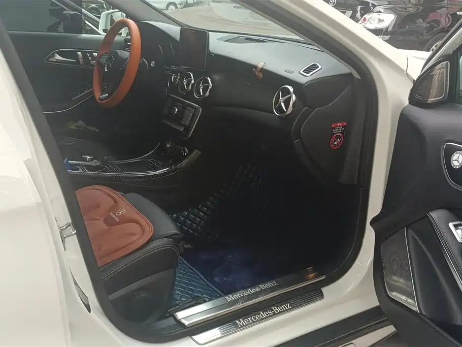Mercedes-Benz GLA 2018 GLA 200 Dynamic фото 8