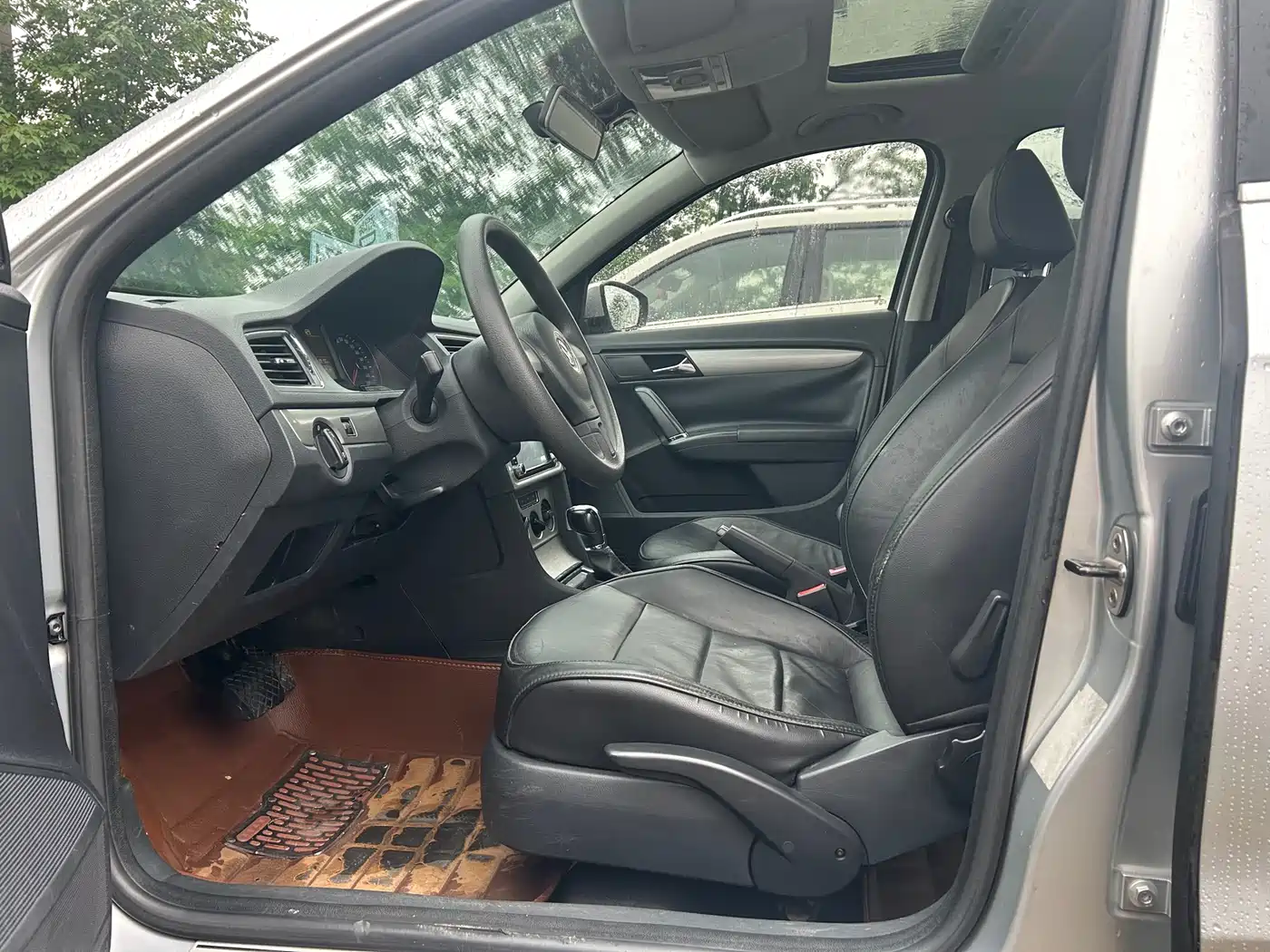 Volkswagen Lavida 2013 Facelift Classic 1.6L Automatic Comfort фото 4