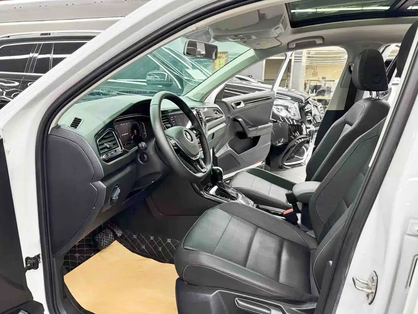 Volkswagen T-ROC 2021 280TSI DSG 2WD Comfort Smart Connect Edition фото 7