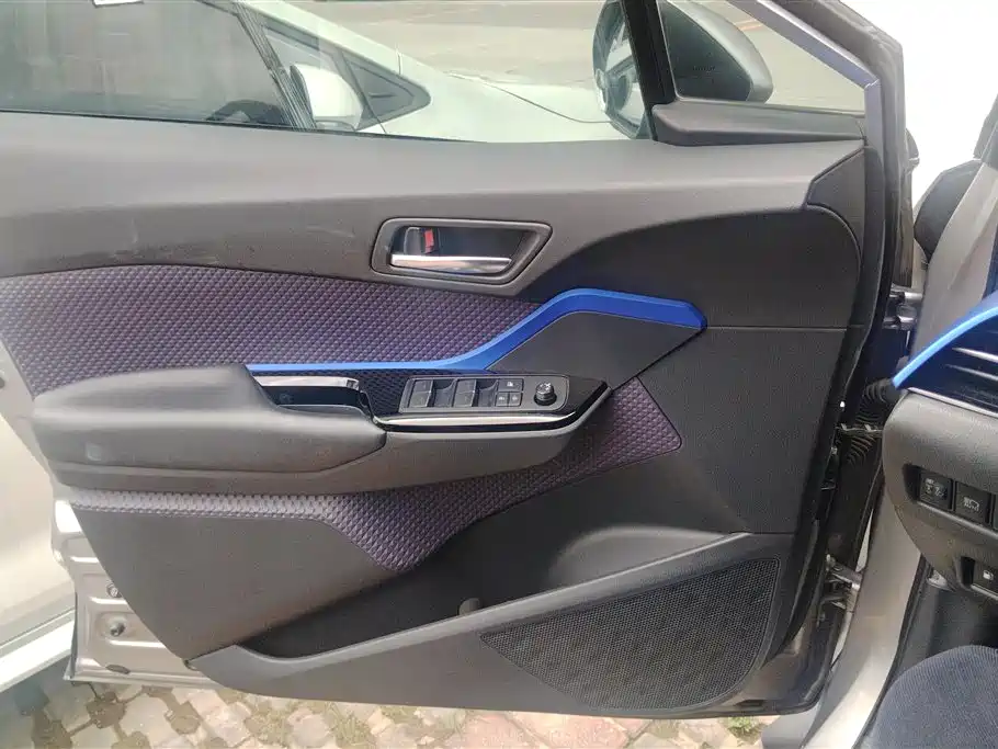 Toyota IZOA 2018 2.0L Yichi Edition China V фото 6