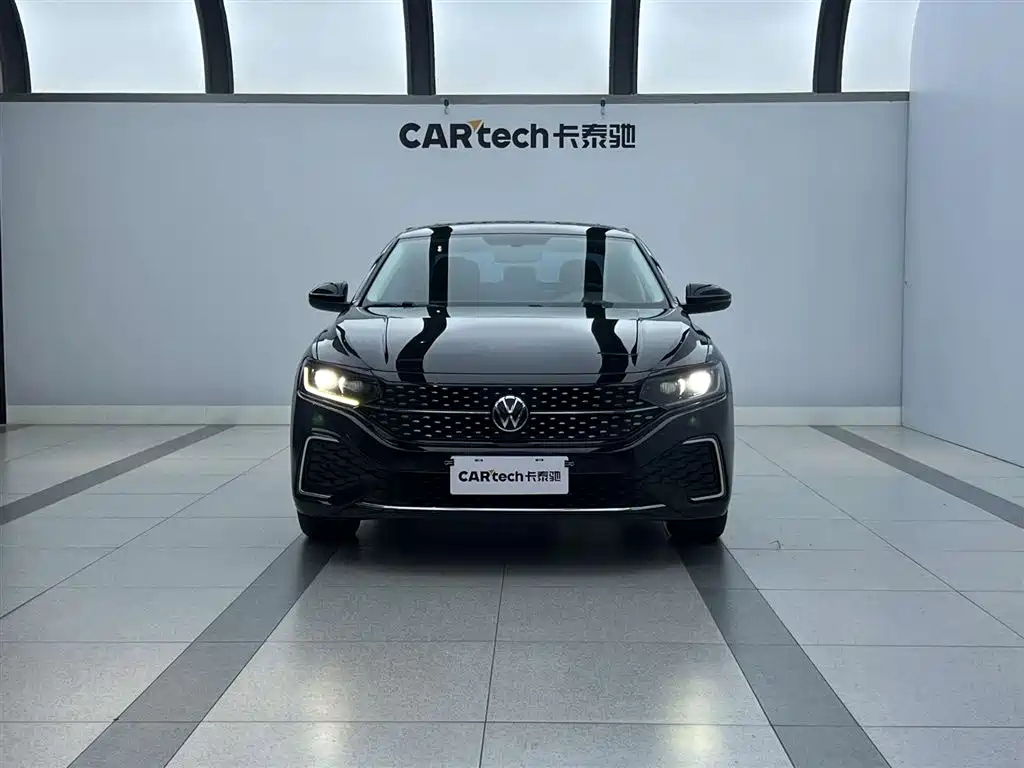 Volkswagen Passat 2023 330TSI Starlight Elite Edition фото 2