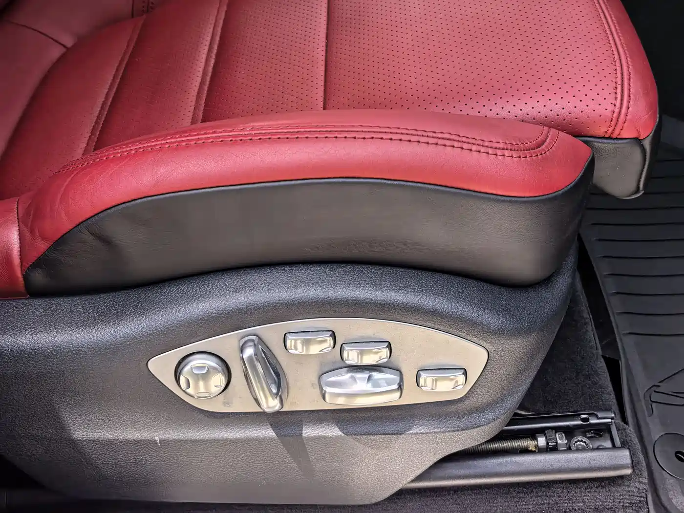 Porsche Macan 2016 Macan Turbo 3.6T фото 12