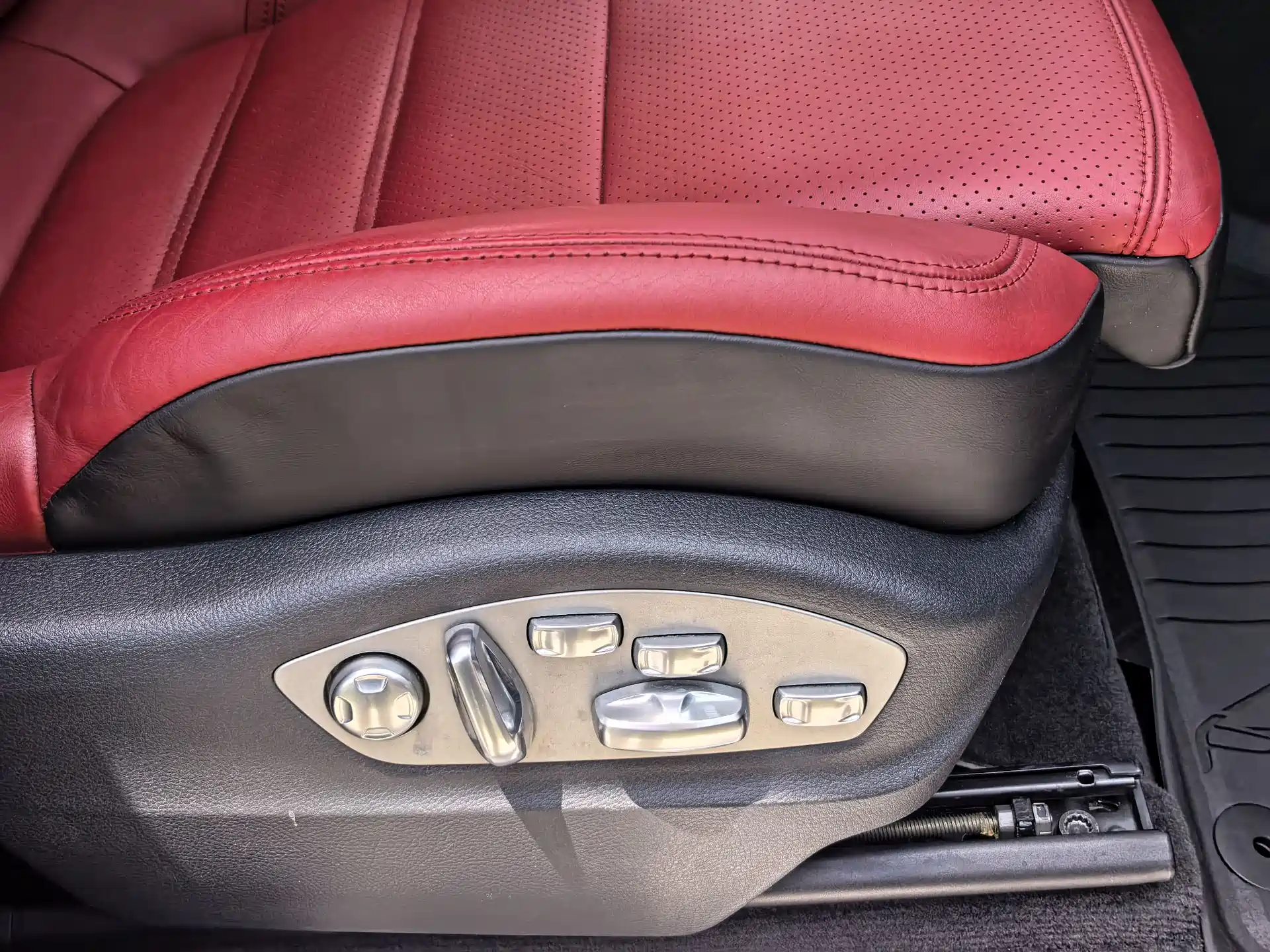 Photo 12 - Porsche Macan