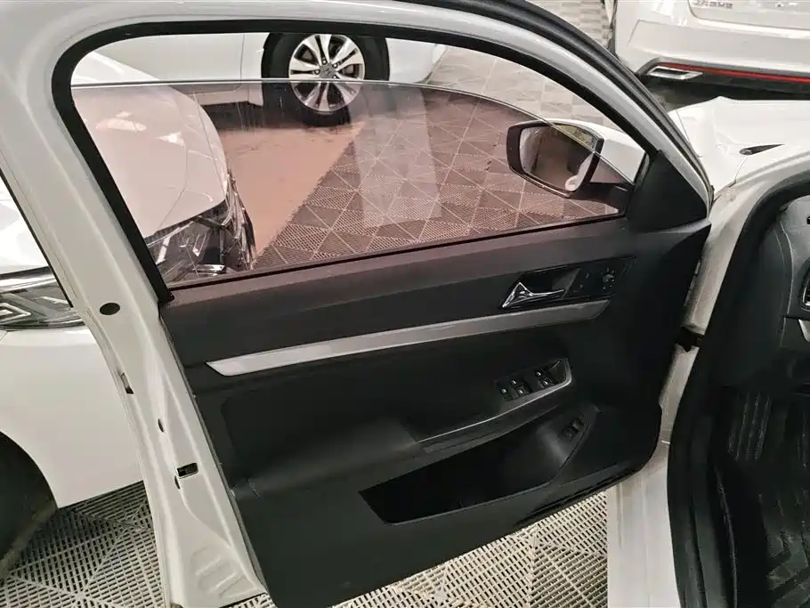 Volkswagen Lavida 2017 1.6L Automatic Trend Edition фото 7