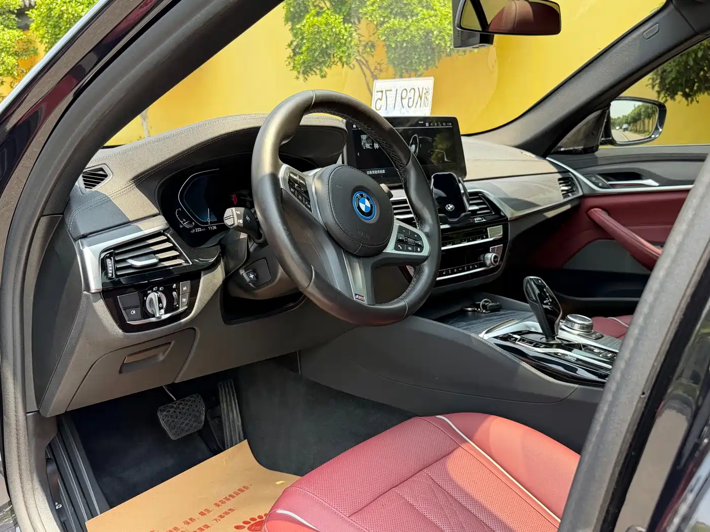 BMW 5 Series New Energy 2022 535Le M Sport Package фото 12