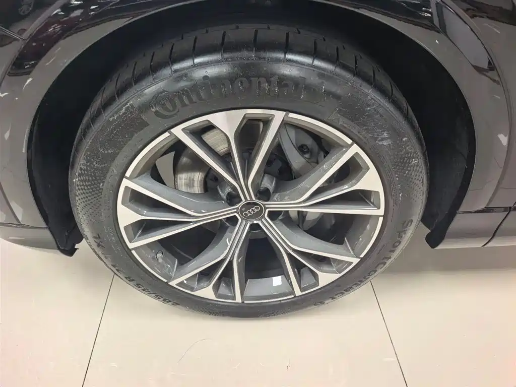 Audi Q8 2023 55 TFSI Luxury Sport фото 3