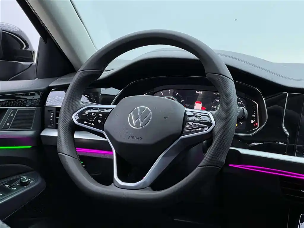 Volkswagen Passat 2023 330TSI Starlight Elite Edition фото 32