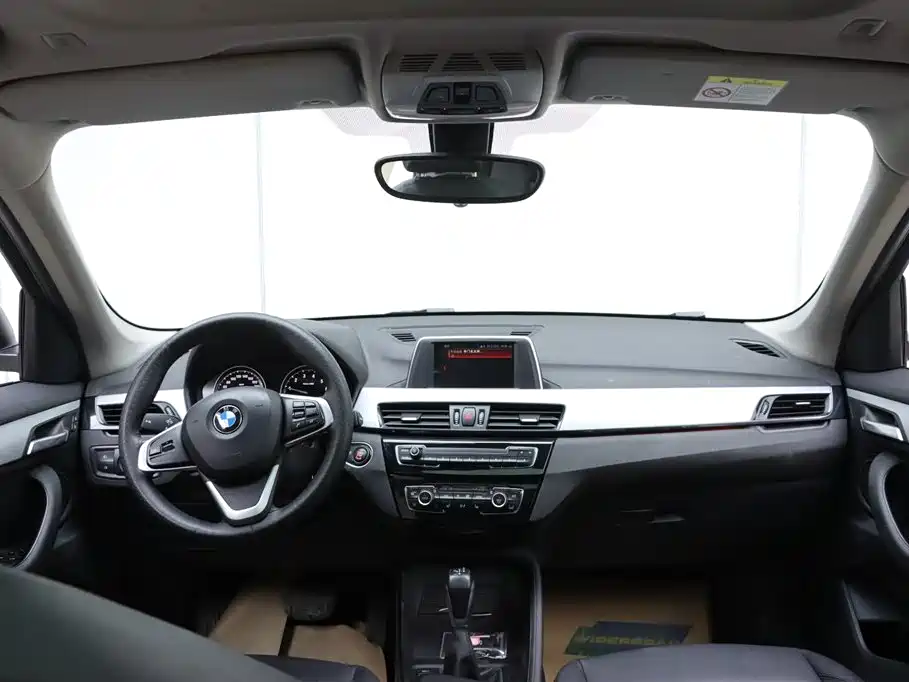 BMW X1 2019 sDrive18Li Fashion Model фото 22