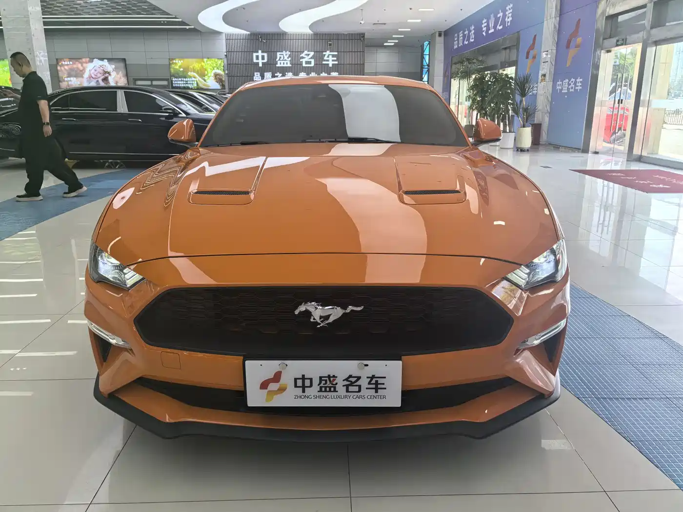 FORD MUSTANG